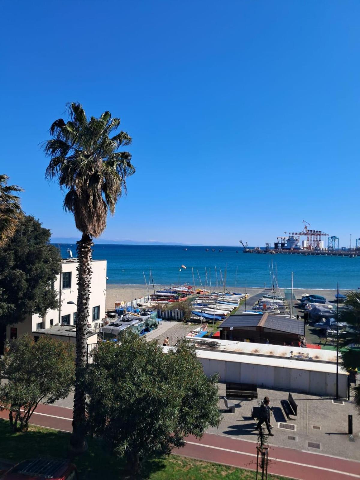 Vado Sul Mare Apartamento Vado Ligure Exterior foto
