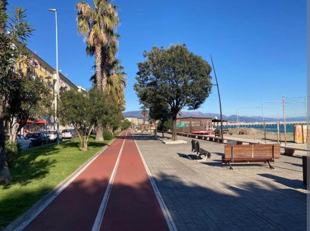 Vado Sul Mare Apartamento Vado Ligure Exterior foto