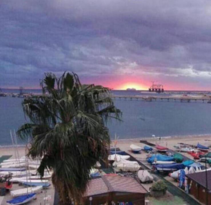 Vado Sul Mare Apartamento Vado Ligure Exterior foto